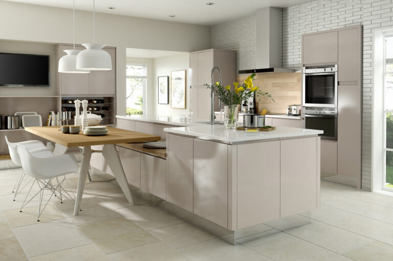 Chippendale Kitchens -Solo Gloss Cashmere